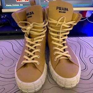 Prada Wheel Re-Nylon High Cream
